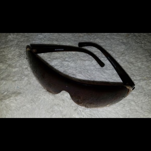 Express - Picture 3 of 3